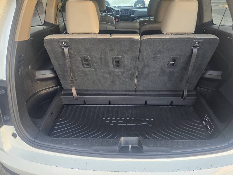 2017 Honda Pilot Touring — photo 12