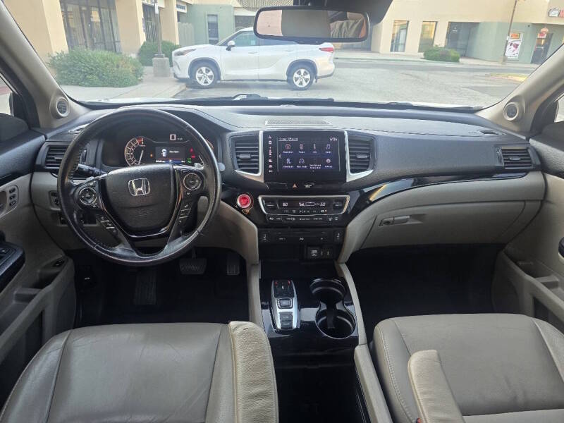 2017 Honda Pilot Touring — photo 16