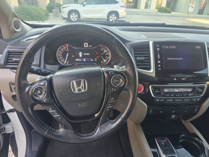 2017 Honda Pilot Touring — photo 30