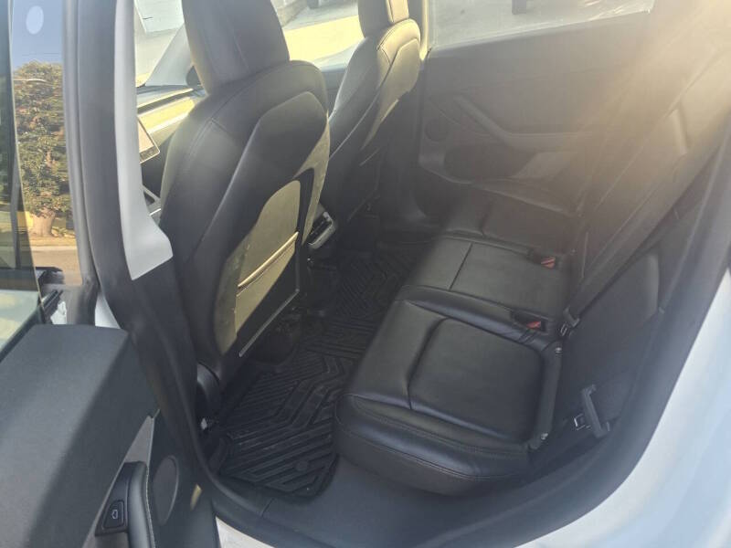 2022 Tesla Model Y Long Range — photo 5