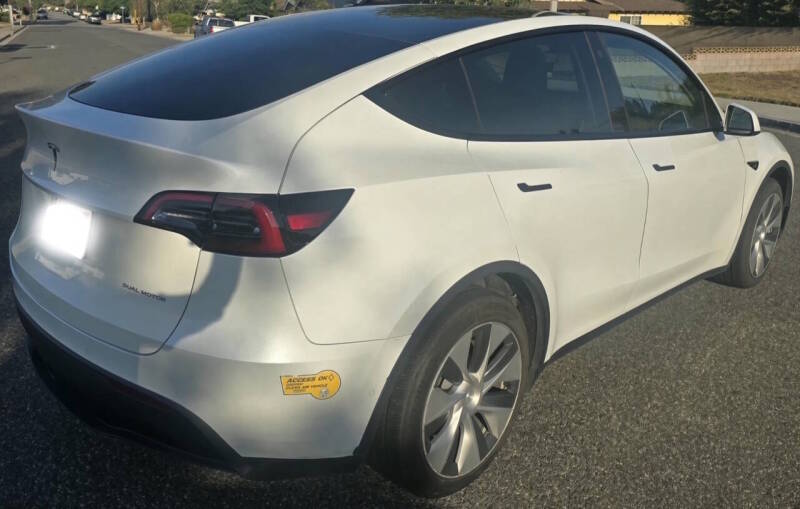 2022 Tesla Model Y Long Range — photo 13