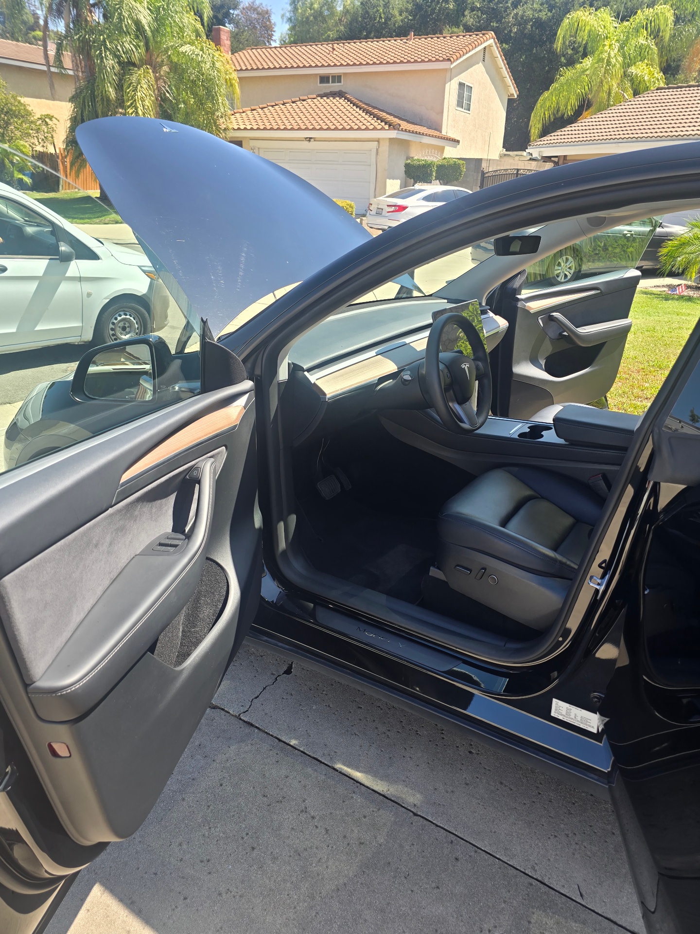 2024 Tesla Model Y Long Range — photo 13