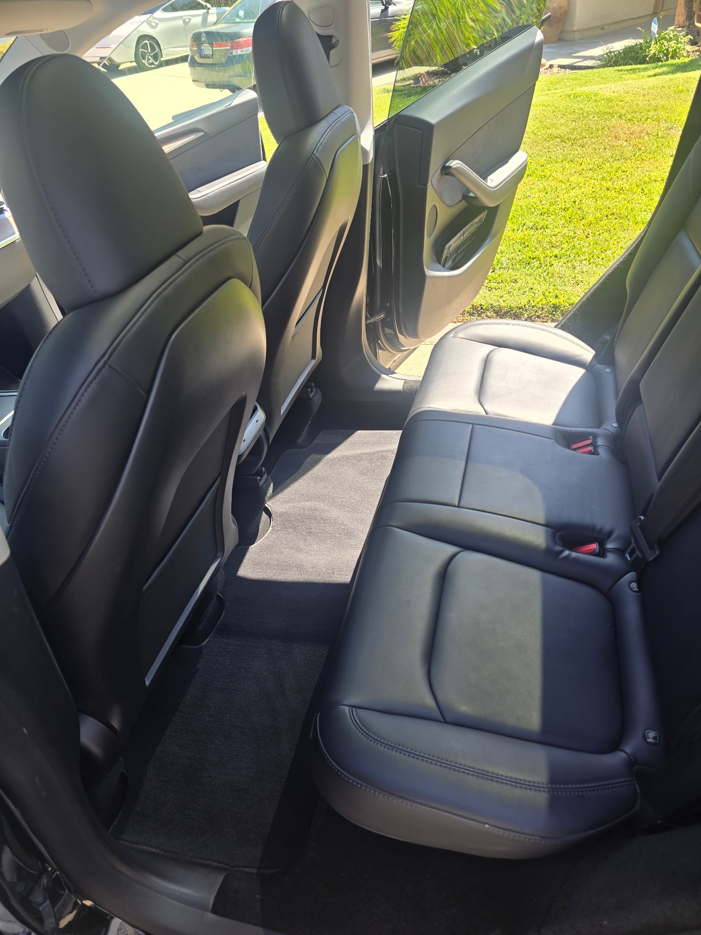 2024 Tesla Model Y Long Range — photo 14