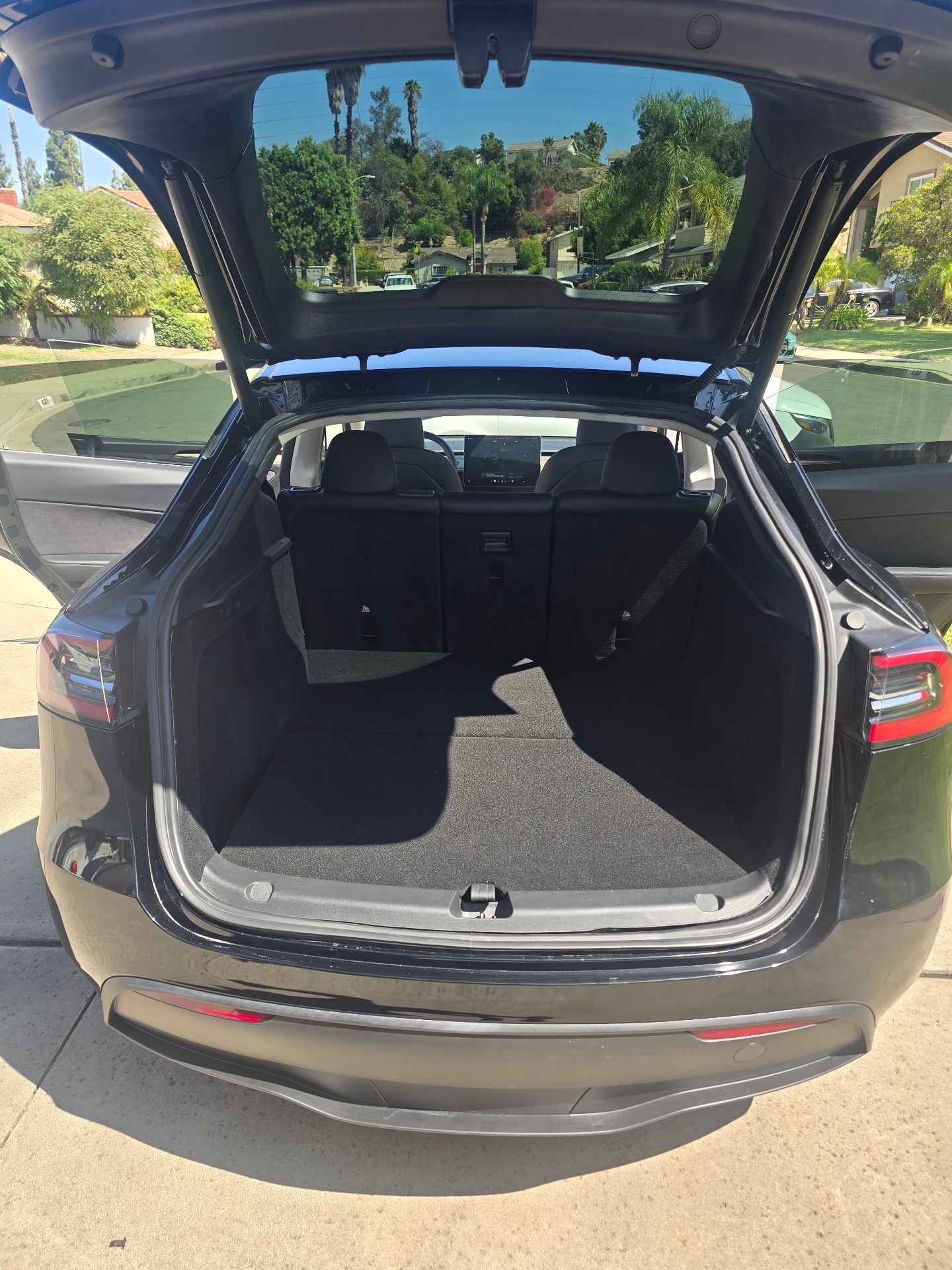 2024 Tesla Model Y Long Range — photo 16